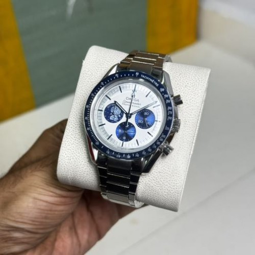 Omega Speedmaster Snoopy Edition
