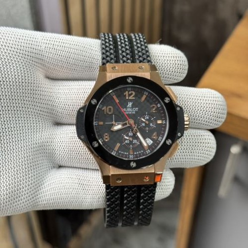 Alternative view of Hublot Big Bang Chrono Rose Gold Quartz