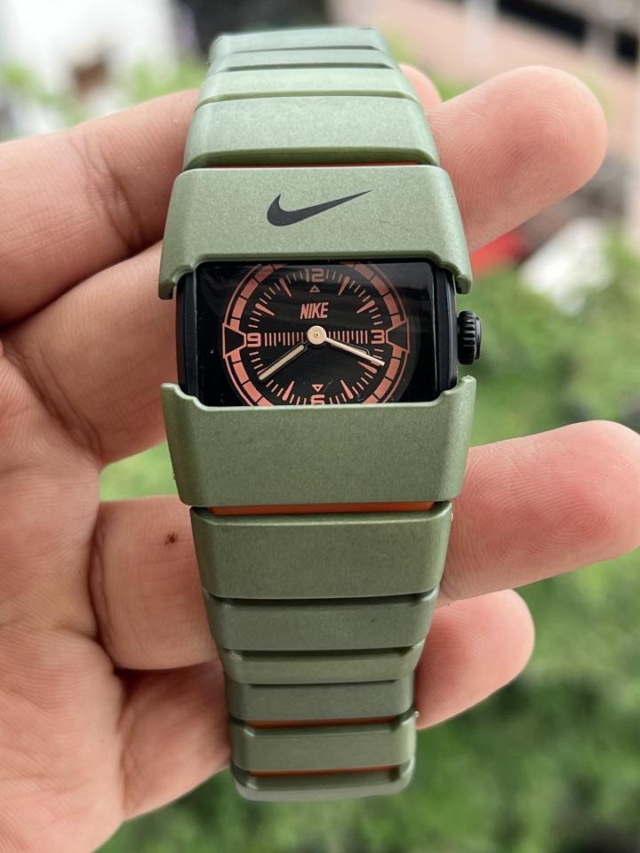Alternative view of NIK-E WATCH