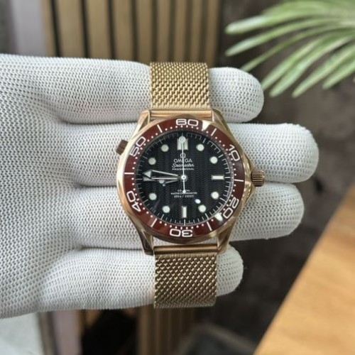 Alternative view of OMEGAA Seamaster Diver 300M Bronze Gold With Extra Strap