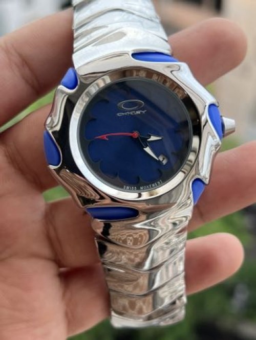 Alternative view of OAKLEY SILVER BLUE METAL BODY