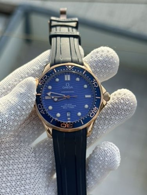 Alternative view of OMEGA SEAMASTER DIVER 300M AUTOMATIC BLUE COPPER