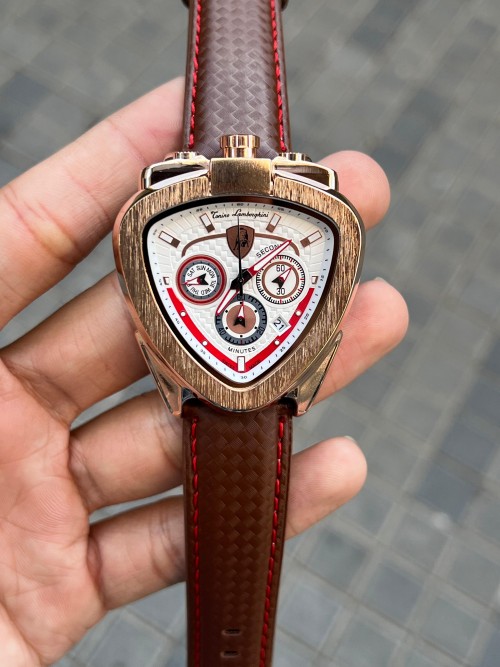 Alternative view of Lamborghin I Conino