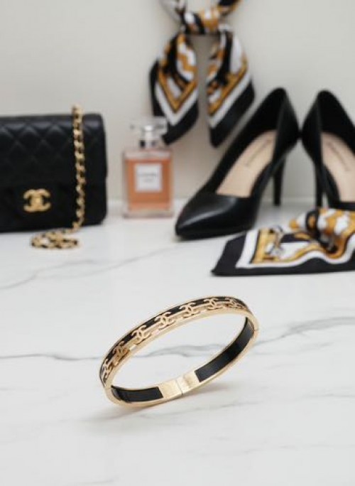 Channe L Bracelet 8