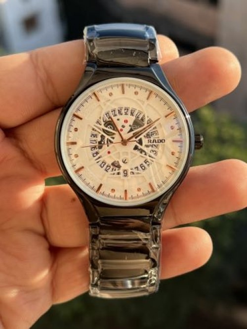 RADO ROUND BLACK WHITE SWIFT MOVEMENT