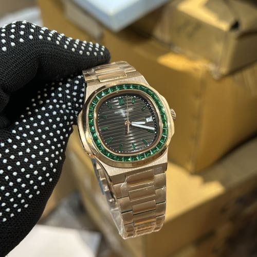 PATEK PHILIPPE NAUTILUS DIAMOND STUD