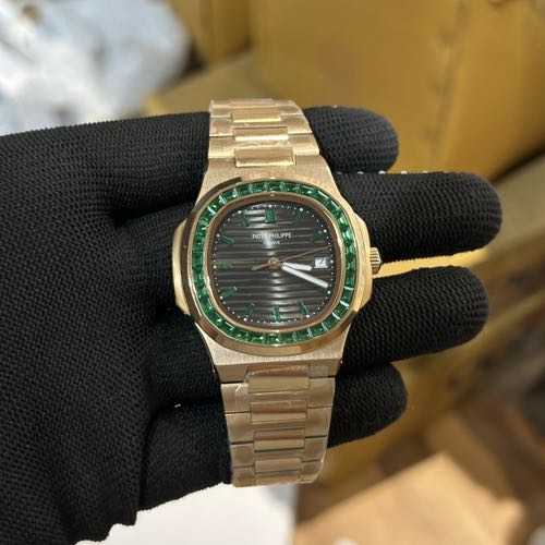 Alternative view of PATEK PHILIPPE NAUTILUS DIAMOND STUD