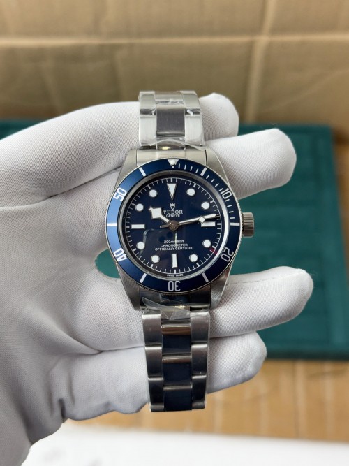 Alternative view of Tudor Black Bay 58 Automatic