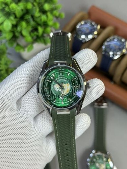 Alternative view of OMEGA SEAMASTER