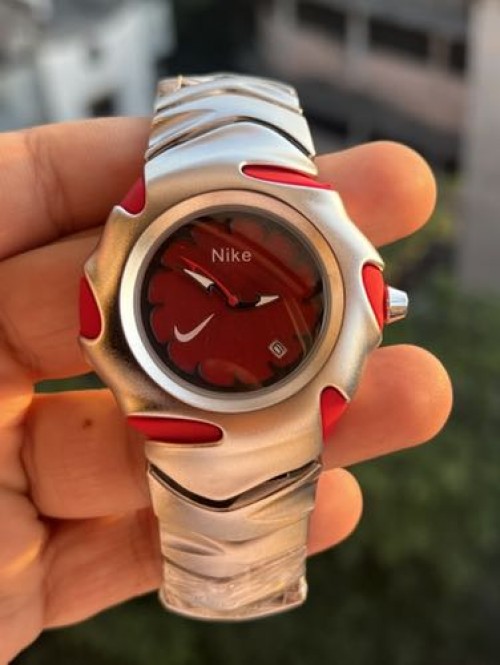 NIKE METAL RED DIAL