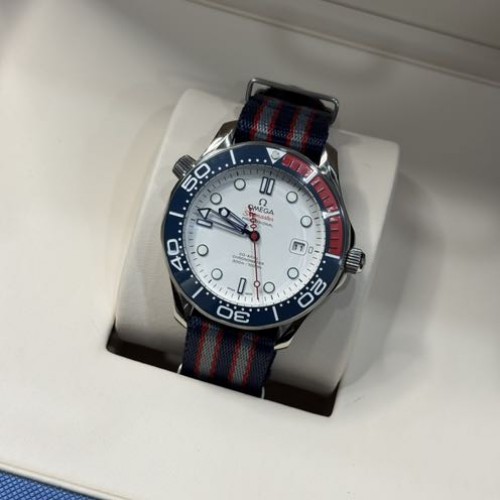 Alternative view of OMEGA Seamaster Diver 300M Nato Strap