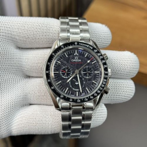 Alternative view of OMEGA Speedmaster Moonphase Meteorite Dial