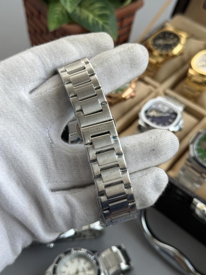 Alternative view of Seiko Nautilus Open Heart White W307