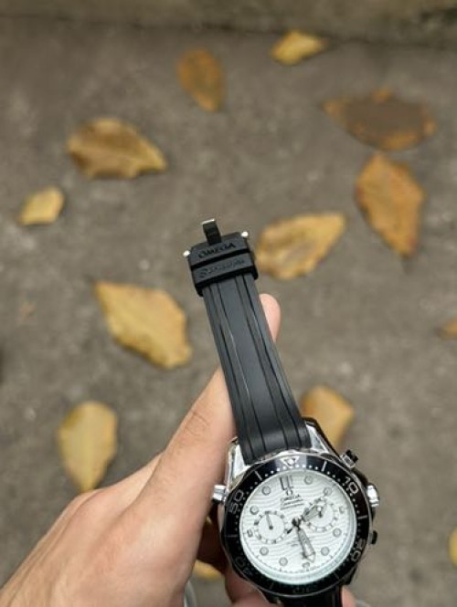 Alternative view of OMEGA SEAMASTER DIVER 300M