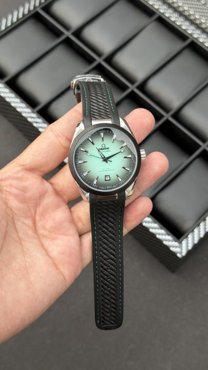 Alternative view of Omeg a Seamaster Aqua Terra 150M