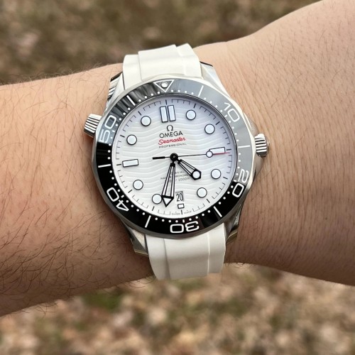 Alternative view of Omegaa SeaMaster Diver 300m White Black Automatic