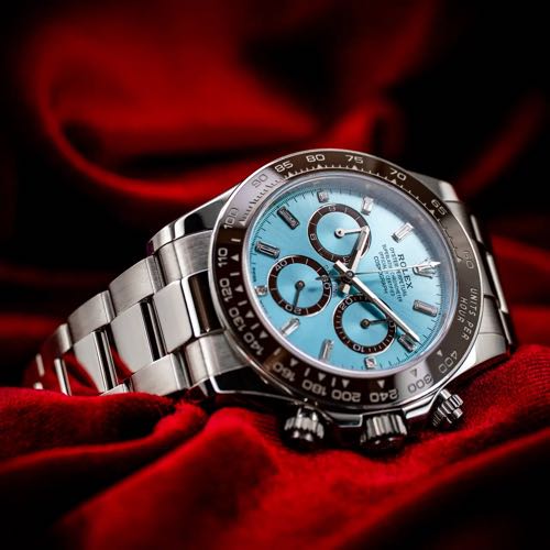 ROLEX Daytona Ice Blue Diamond Figure