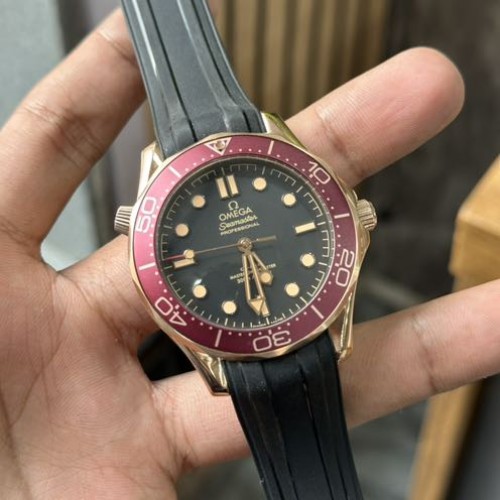 Alternative view of OMEGA Seamaster Diver 300M Rubber Strap