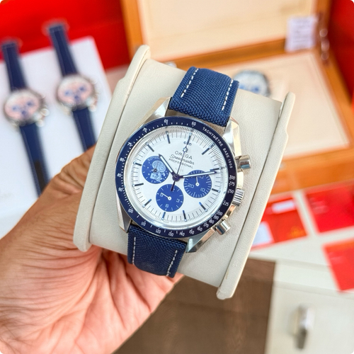 Omega Speedmaster Moonswatch Professional Snoopy