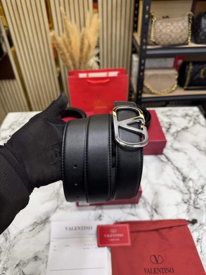 Valentino_Garavani_VLogo_Buckle_Signature_Belt_In_Antique_Brass_Finish_(18-3) - Image 5