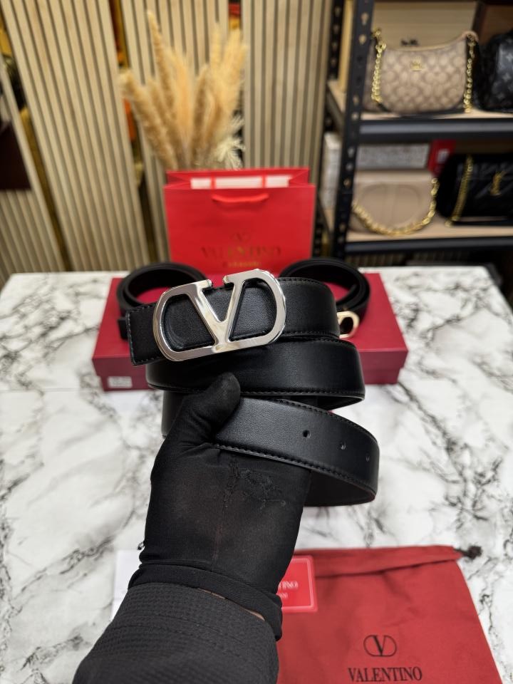 Valentino_Garavani_VLogo_Buckle_Signature_Belt_In_Antique_Brass_Finish_(18-3) - Image 4