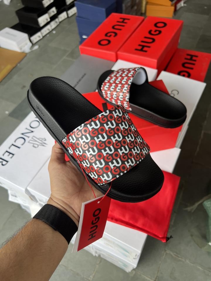 Hugoo Boss Monogram red with dust bag Fix