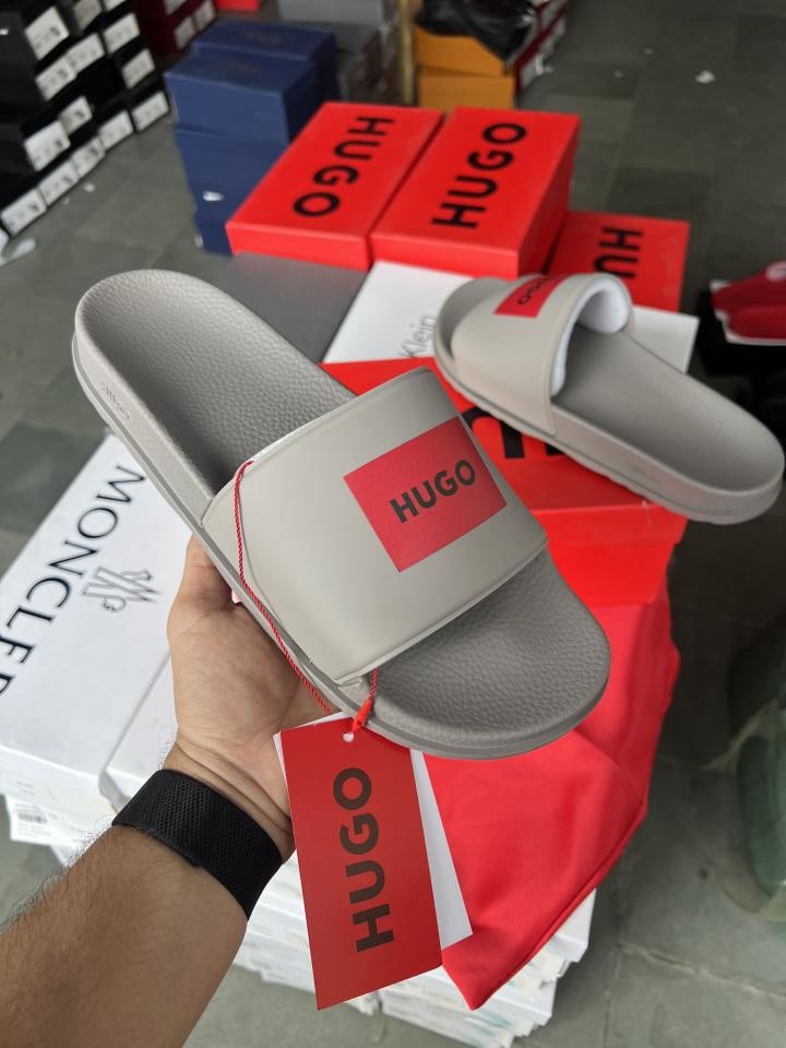 Hugoo Boss Grey Red with dust bag fix