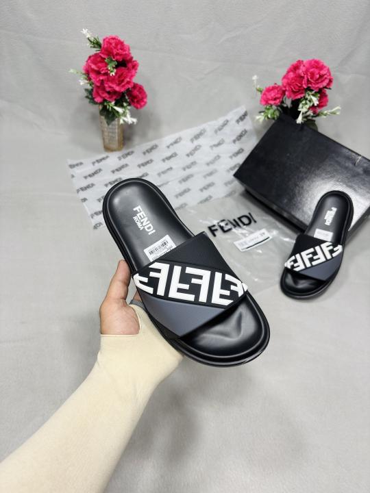 FENDDI RUBBER FUSSBETTS SLIDES BLACKWHITE