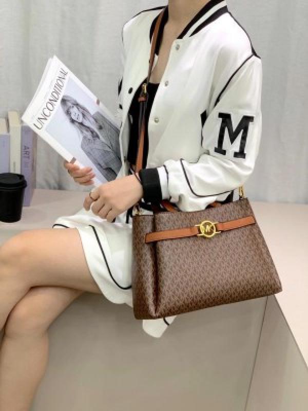 Michael kor  Jet Set monogram print shoulder bag 800