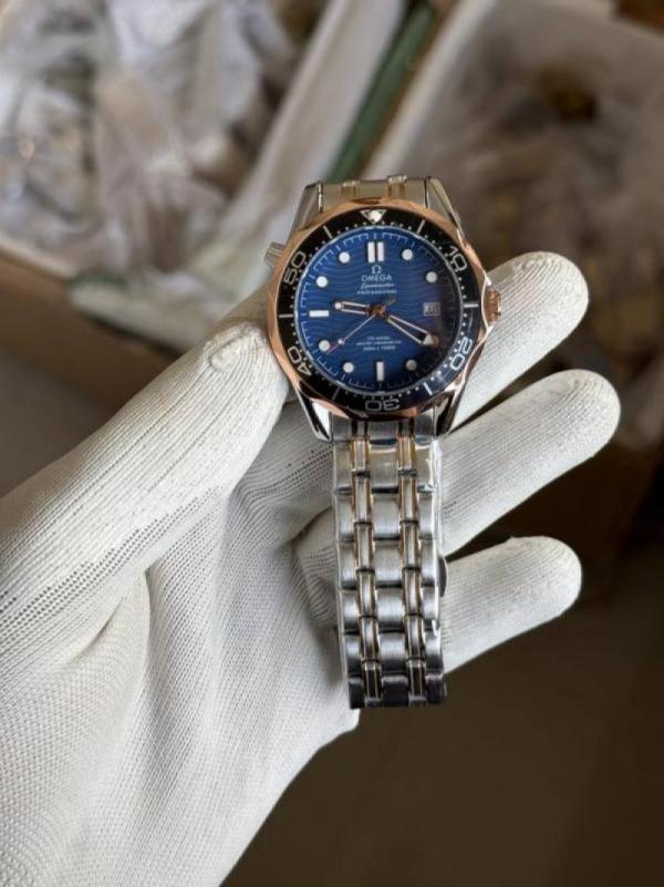 Alternative view of Omeg Seamaster Automatic (Open Back)