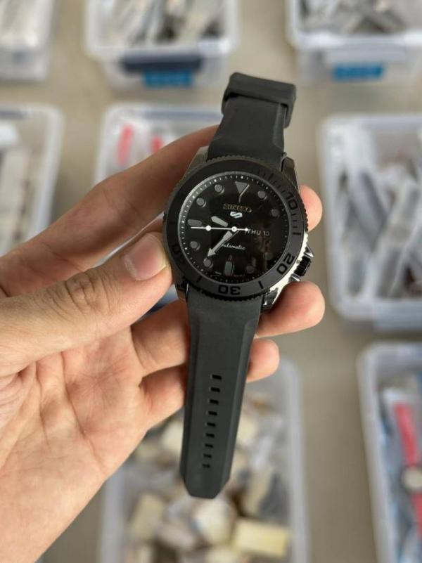 Alternative view of Seiko 5 Sports Swift Movement Quartz