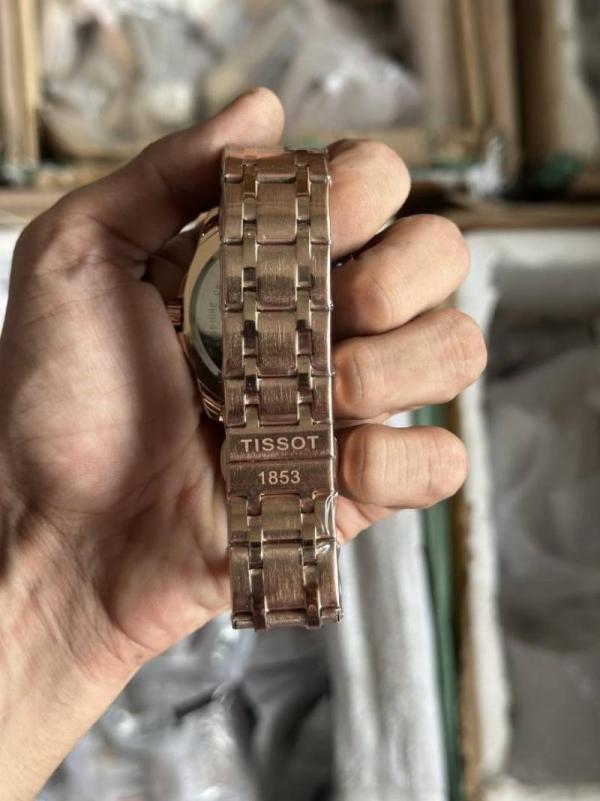 Alternative view of Tisso 1853 Daydate Quartz