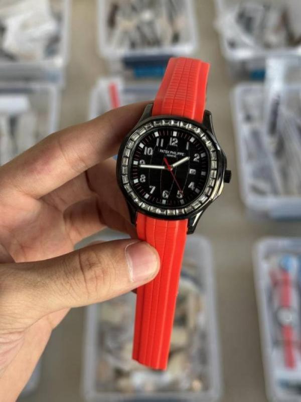 Alternative view of Patek Philipp Quartz Nautilus Red Black