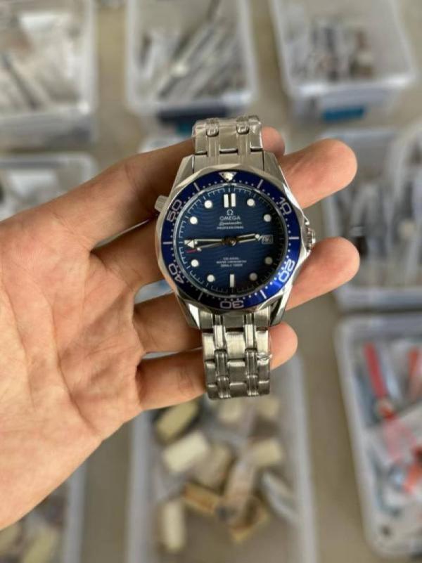 Alternative view of Omeg Seamaster Automatic Open Heart Premium