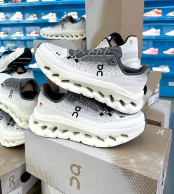 On Running Cloud Tilt Ivory Rock 577