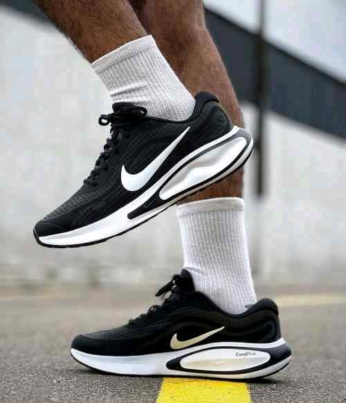 Nikkee Journey Run White Black