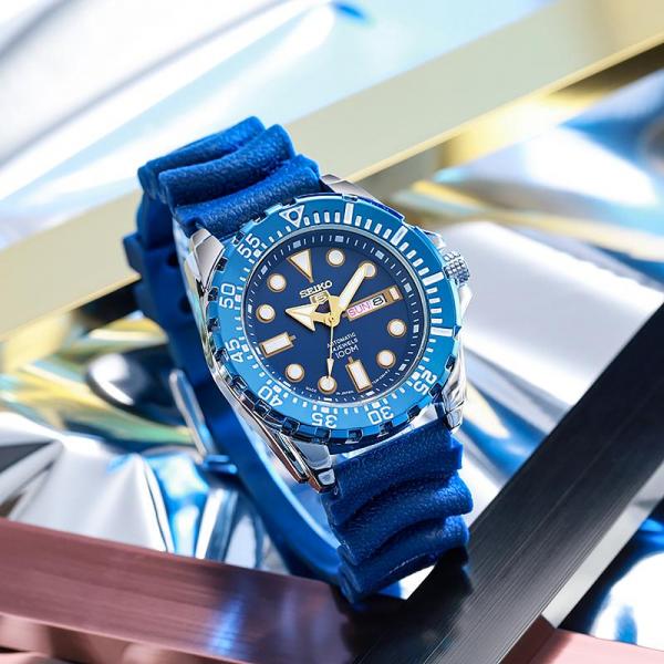 Alternative view of Seiko Diver Sports 5 Quartz Blue