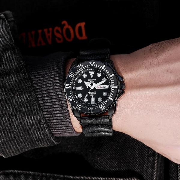 Alternative view of Seiko Diver Sports 5 Quartz Black