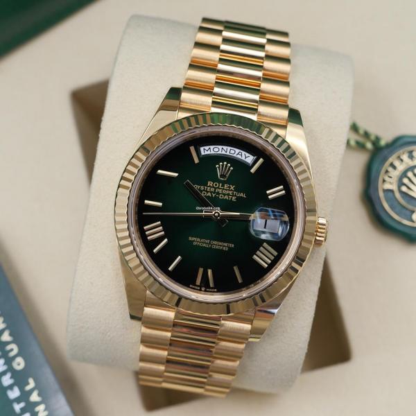 Alternative view of Rolee x Oyster Perpetual Day Date 40 Battery Gold Green