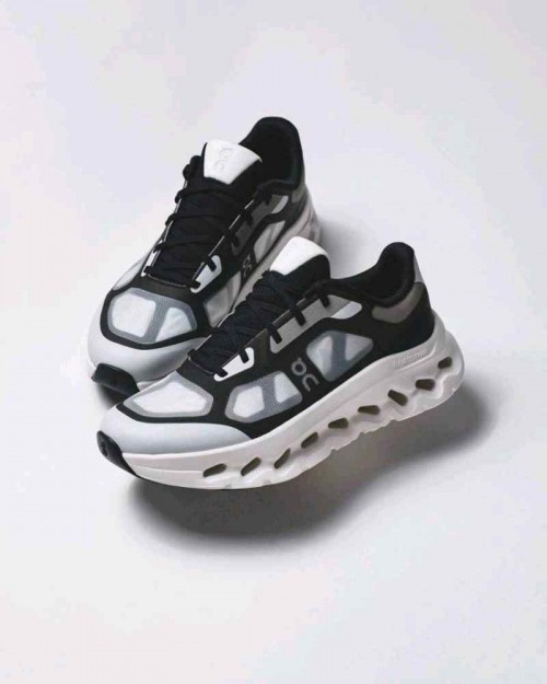 On cloud Tilt Remix Black Ivory