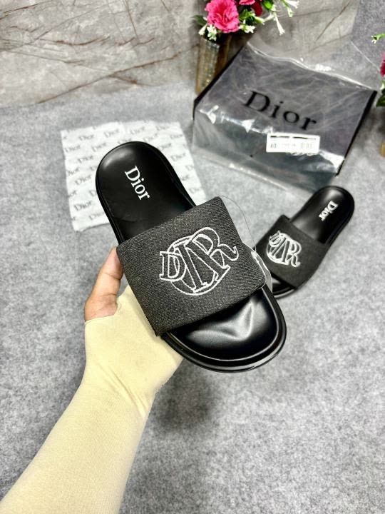 DIYOR CIRCULAR EMBROIDERED LOGO PREMIUM BLACK SLIDES S1001