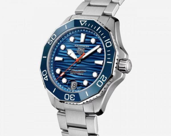 Tag_g Heuee_r Aquaracer Professional 300m date automatic japan zik zake line silver blue
