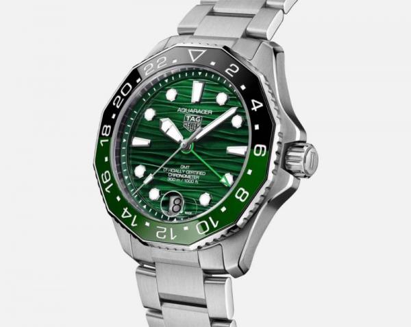 Tag_g Aquaracer Professional 300m date automatic japan zik zake line green niddle