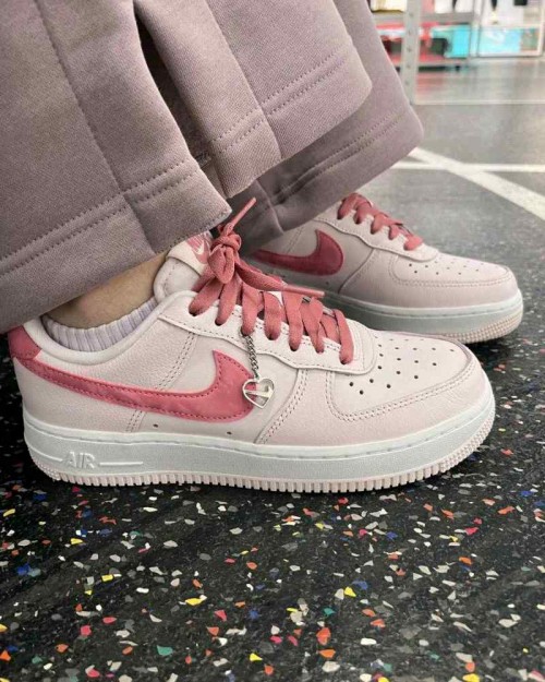 Nikkee AIRFORCE 1 LOW Valentines Day
