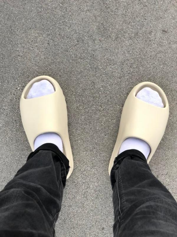 Yeezyy Slide Bone UA FZ5897. With Full Accessories Zip Tie Butter Paper Sticker Tags