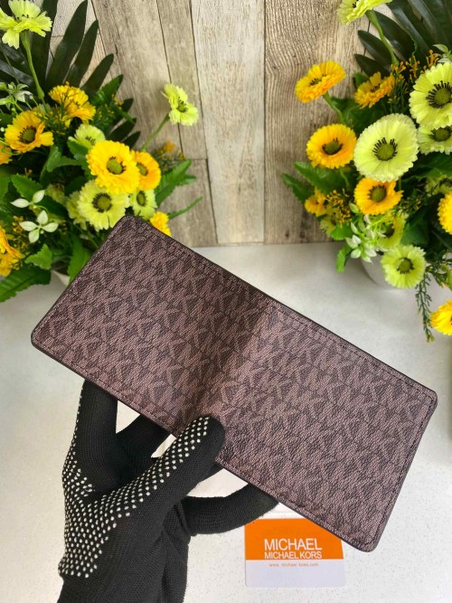 MICHEAL KORS WALLET WID OG BOX & ETC 380