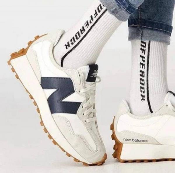 Neww balance 327 moonbeam outer space white navy (401)