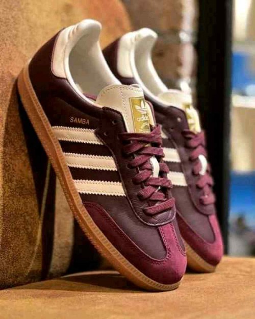 Adidaass Samba OG Maroon for her fix