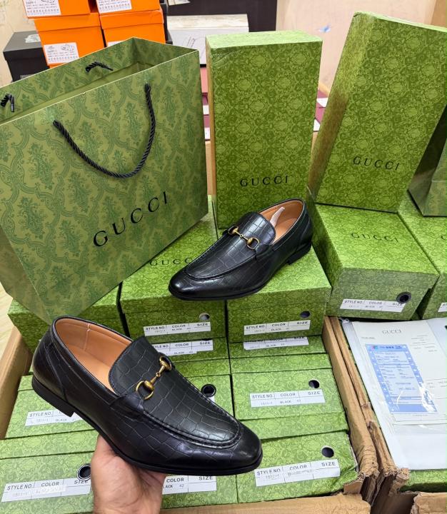 Guccci Jordaan Crocodile Loafers Black 1511