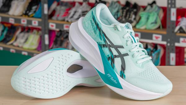 ASICCS Magic Speed 4 running sky blue